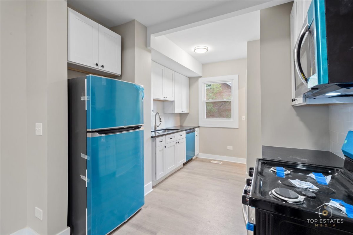 1542 Victoria Avenue, North Chicago, IL 60064