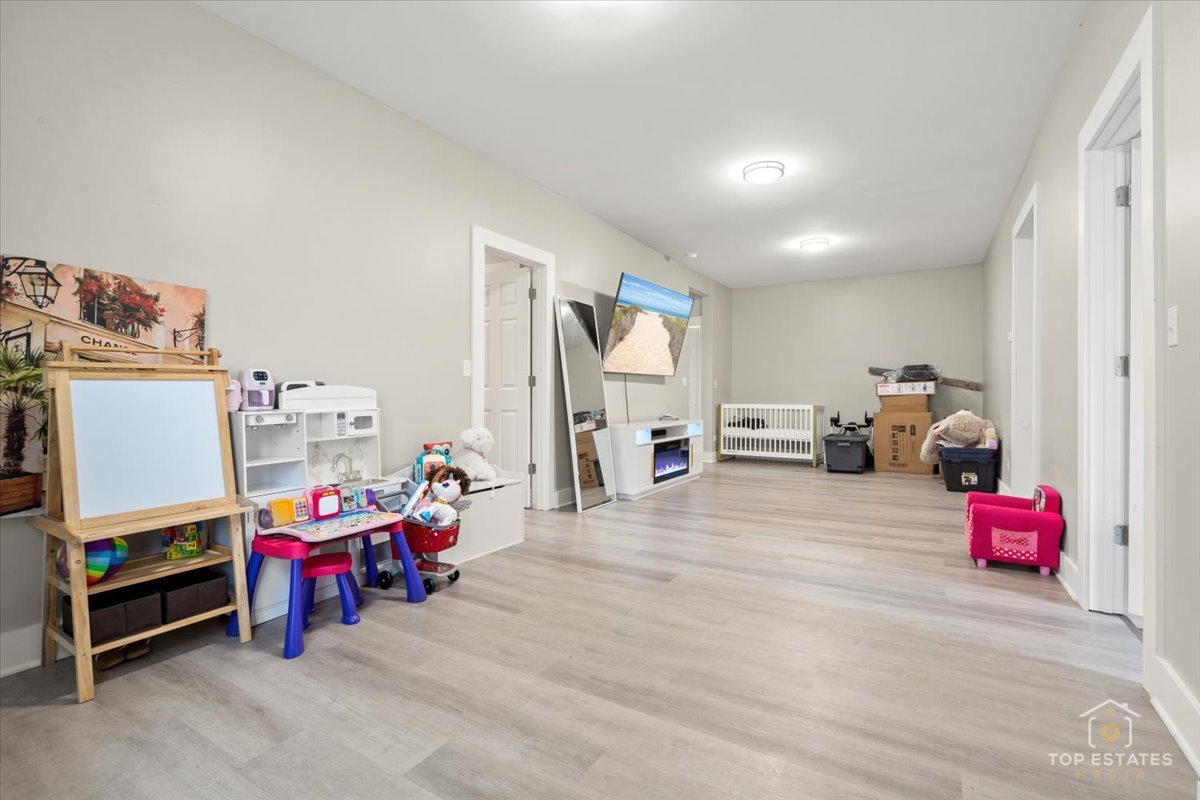 1542 Victoria Avenue, North Chicago, IL 60064