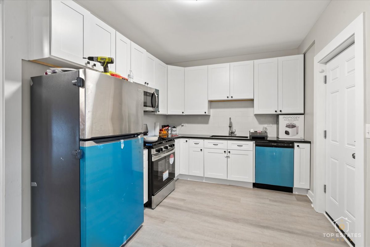 1542 Victoria Avenue, North Chicago, IL 60064