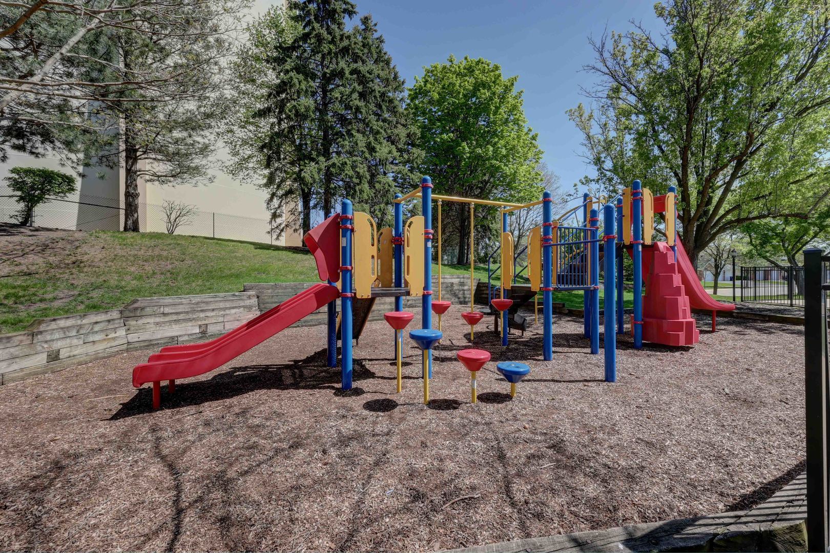 18 Meadow Court #18, Schaumburg, IL 60193