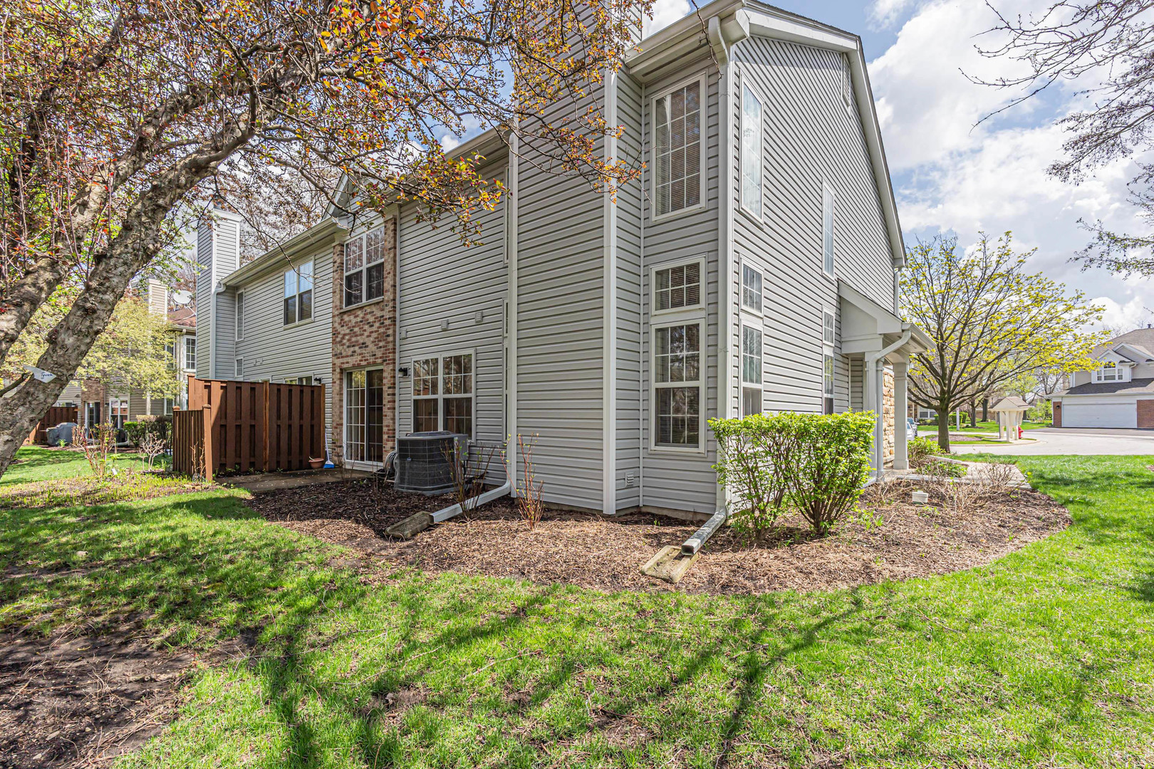 18 Meadow Court #18, Schaumburg, IL 60193