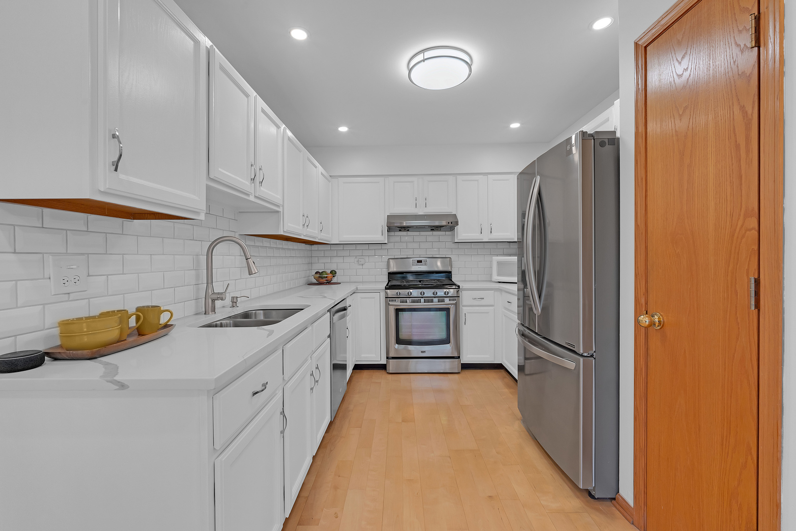 18 Meadow Court #18, Schaumburg, IL 60193