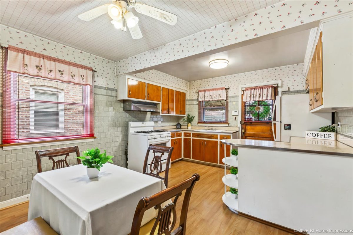 9726 S Peoria Street, Chicago, IL 60643