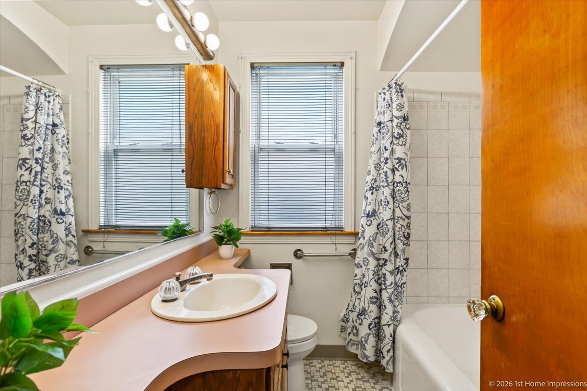 9726 S Peoria Street, Chicago, IL 60643