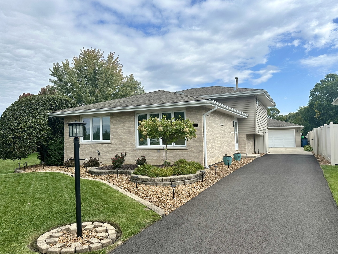 14221 Kilbourne Avenue, Crestwood, IL 60418