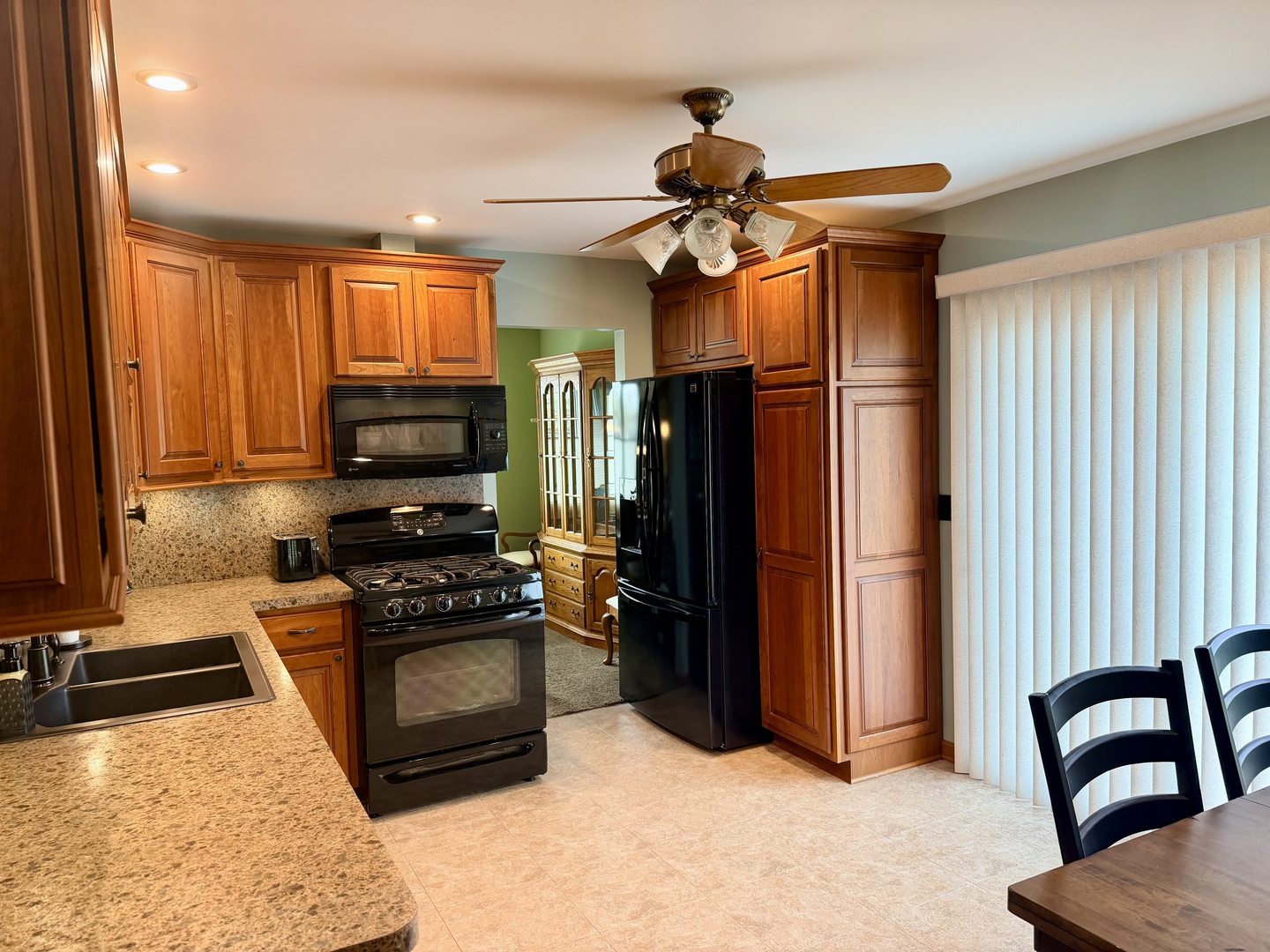 14221 Kilbourne Avenue, Crestwood, IL 60418