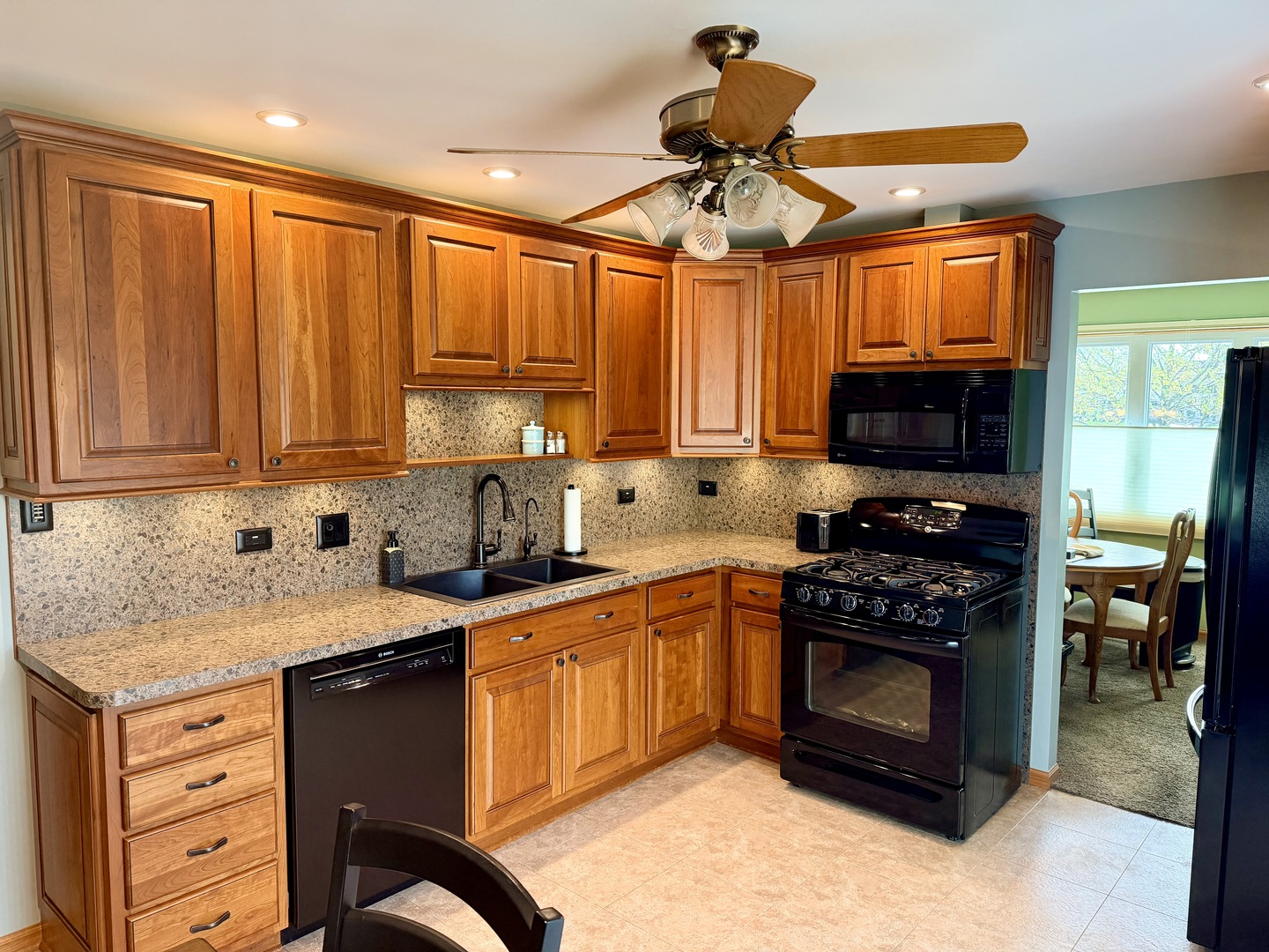 14221 Kilbourne Avenue, Crestwood, IL 60418