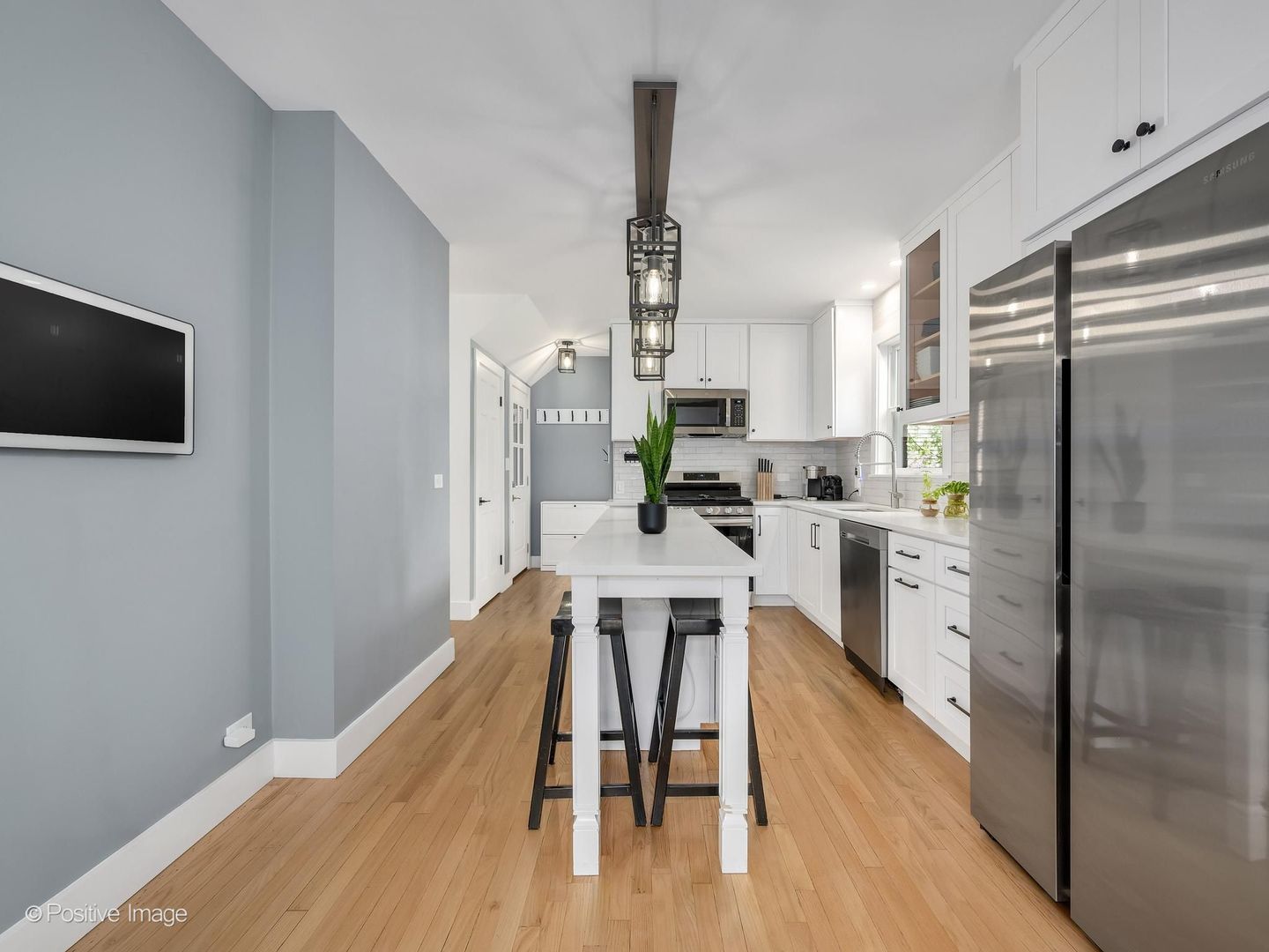 525 N Stone Avenue, La Grange Park, IL 60526