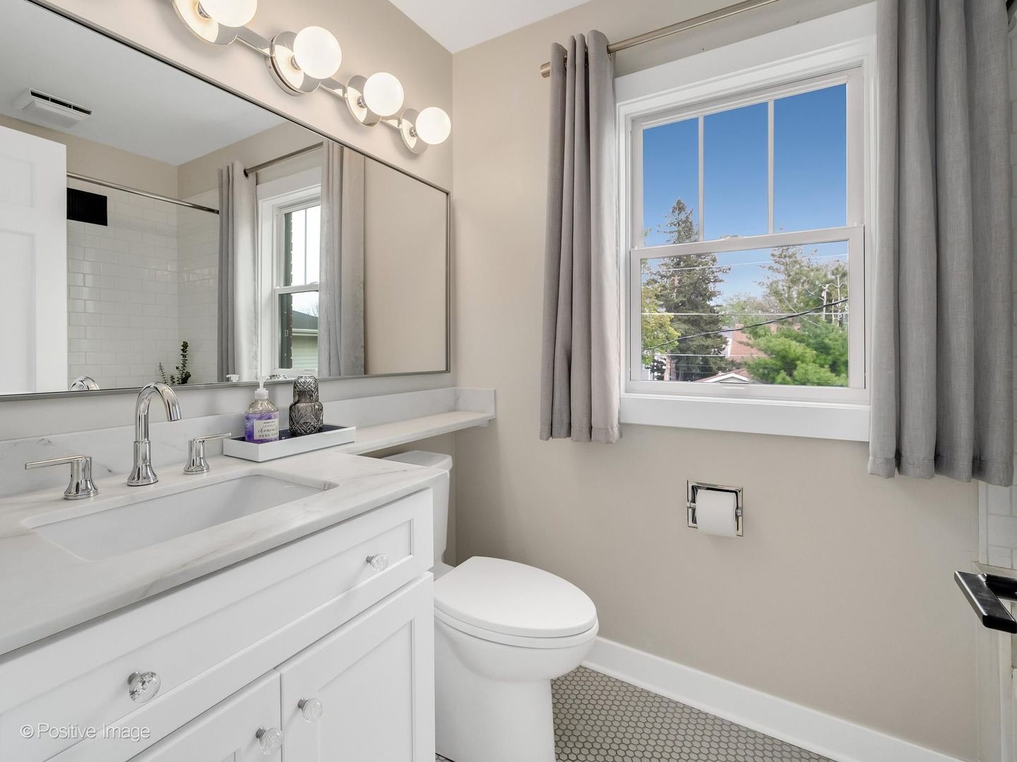 525 N Stone Avenue, La Grange Park, IL 60526