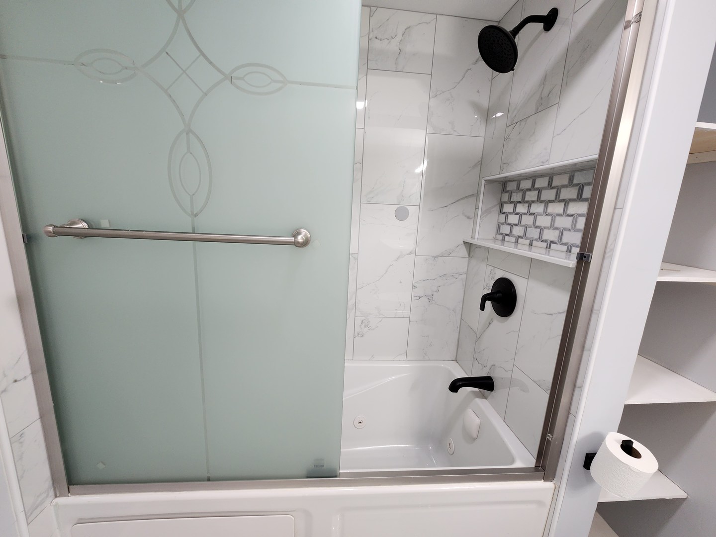 88 Gromer Road, Elgin, IL 60120