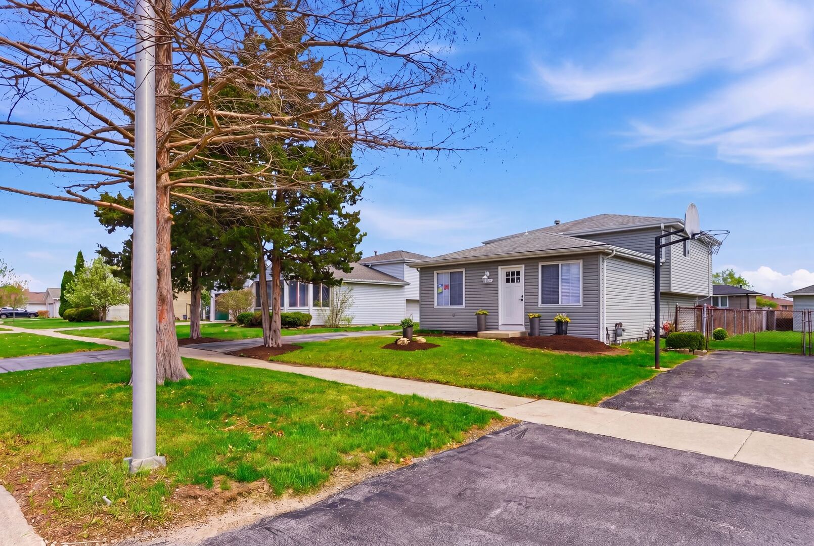 16801 90th Avenue, Orland Hills, IL 60487