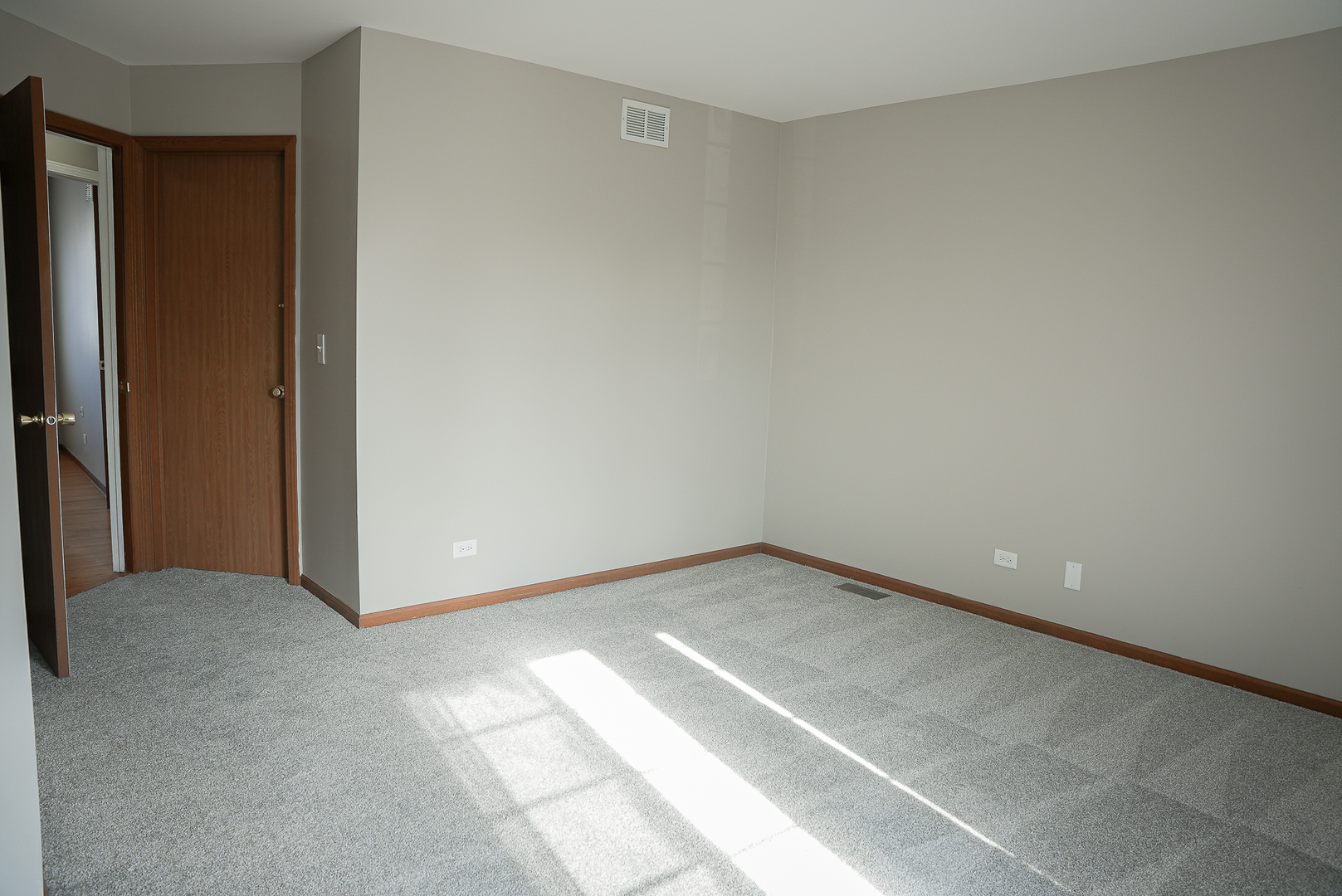 7 Gladys Court, South Elgin, IL 60177