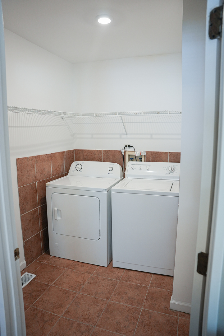 7 Gladys Court, South Elgin, IL 60177