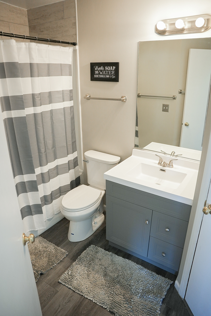 7 Gladys Court, South Elgin, IL 60177