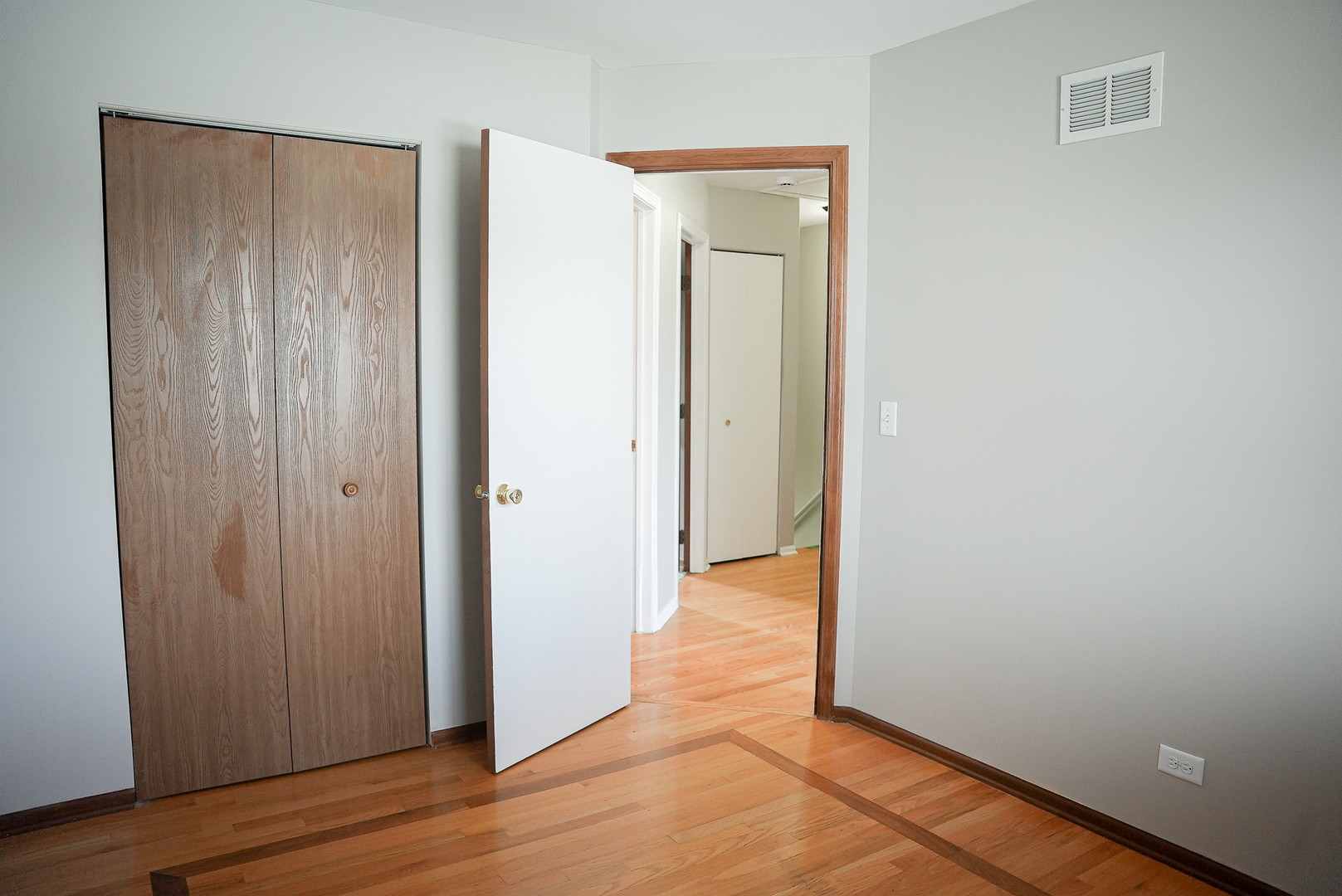 7 Gladys Court, South Elgin, IL 60177