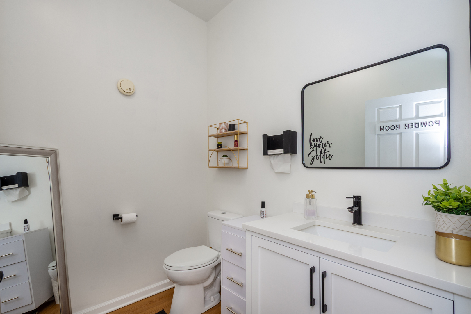 912 Main Street, Antioch, IL 60002