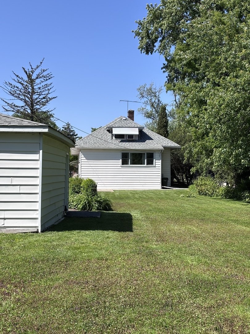 377 Blackhawk Road, Riverside, IL 60546