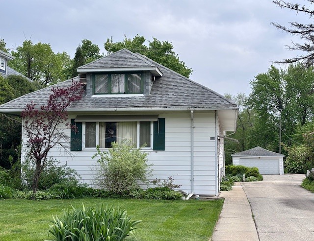 377 Blackhawk Road, Riverside, IL 60546