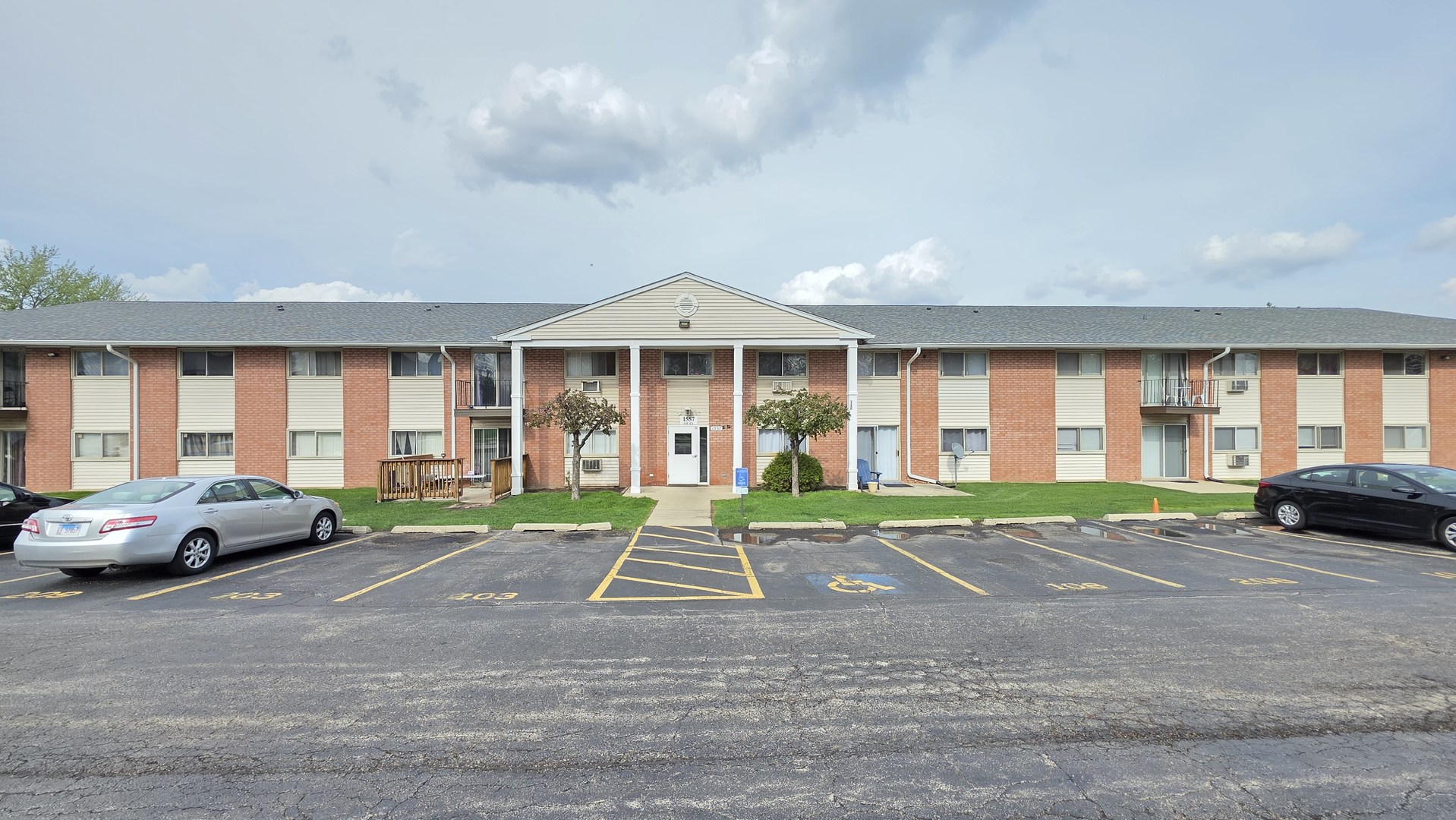 1557 Jill Court #206, Glendale Heights, IL 60139