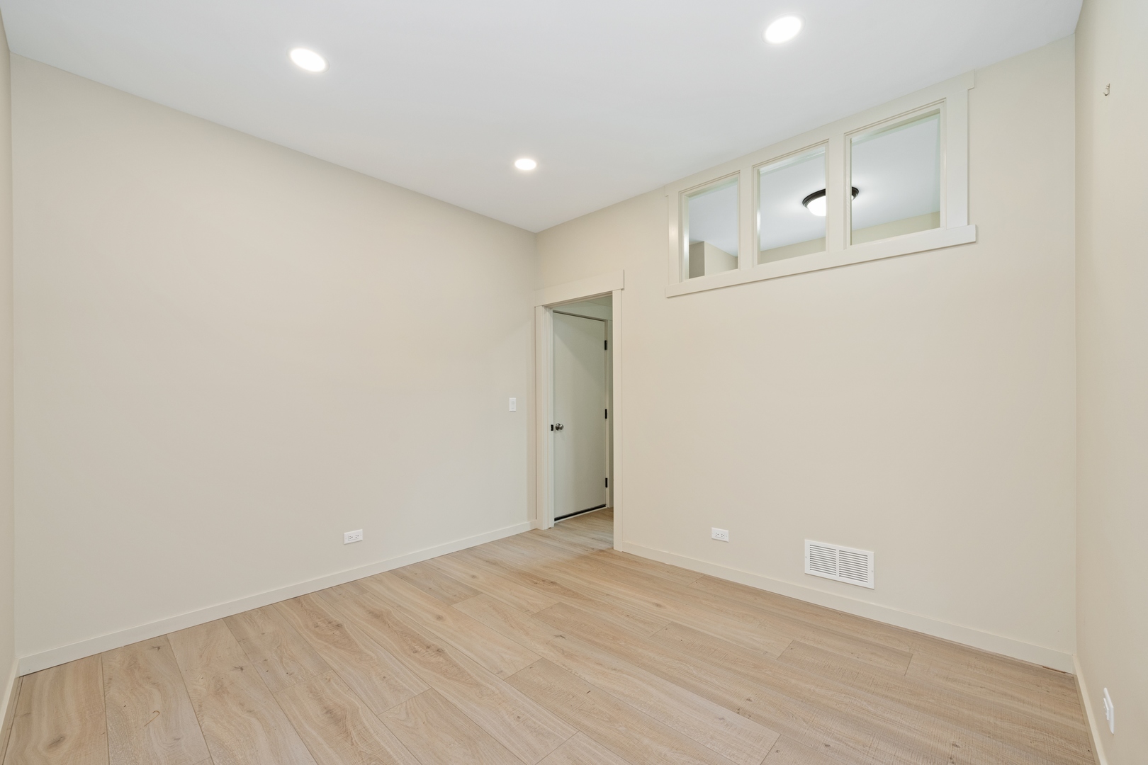 1979 Red Oak Lane, Spring Grove, IL 60081