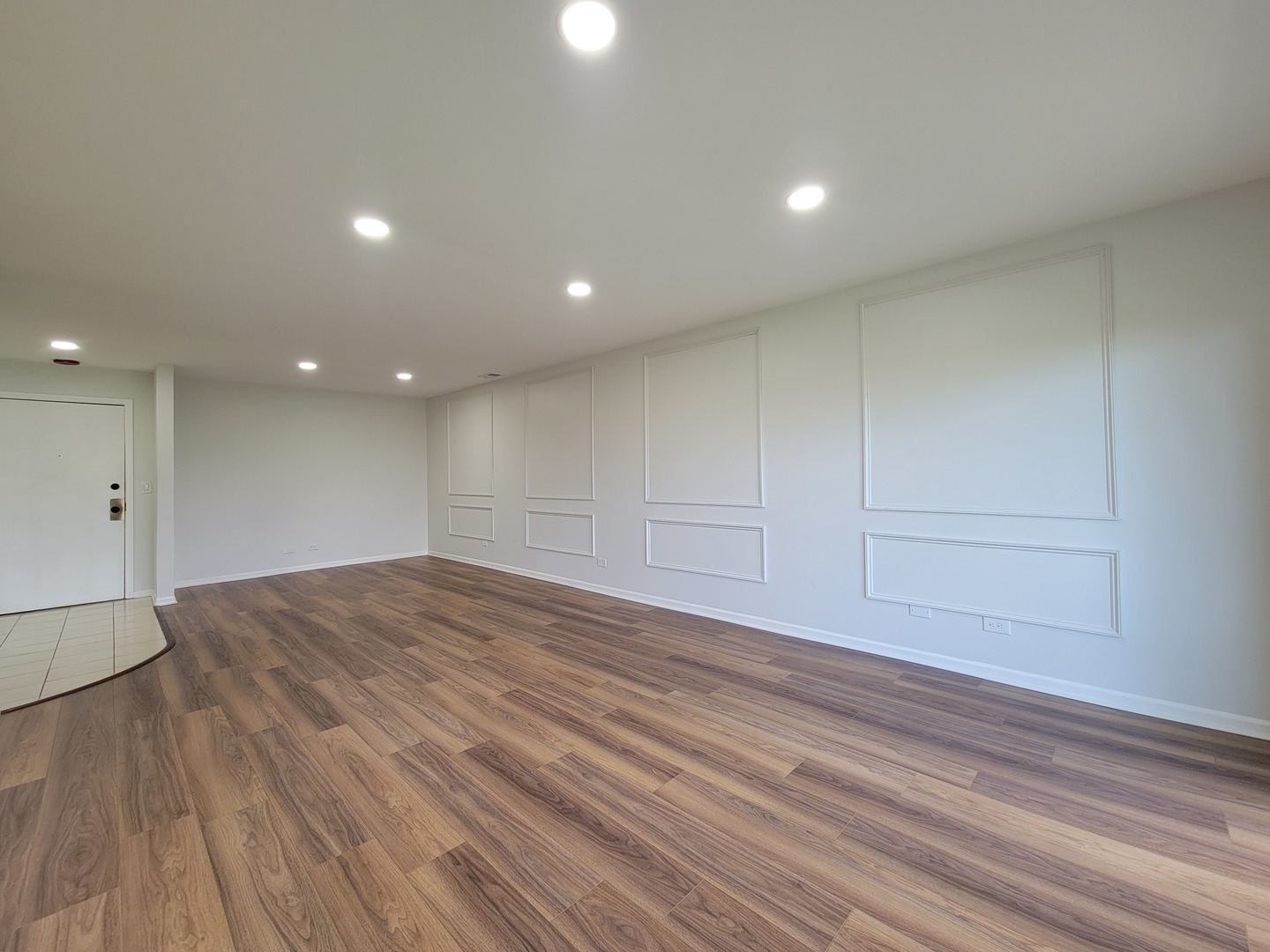 250 W PARLIAMENT Place #307, Mount Prospect, IL 60056