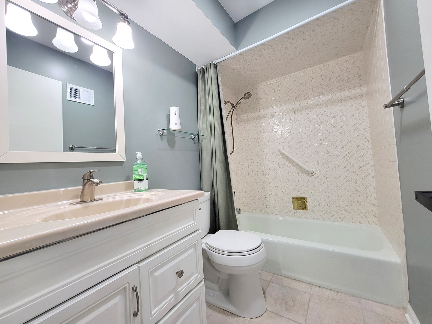 250 W PARLIAMENT Place #307, Mount Prospect, IL 60056