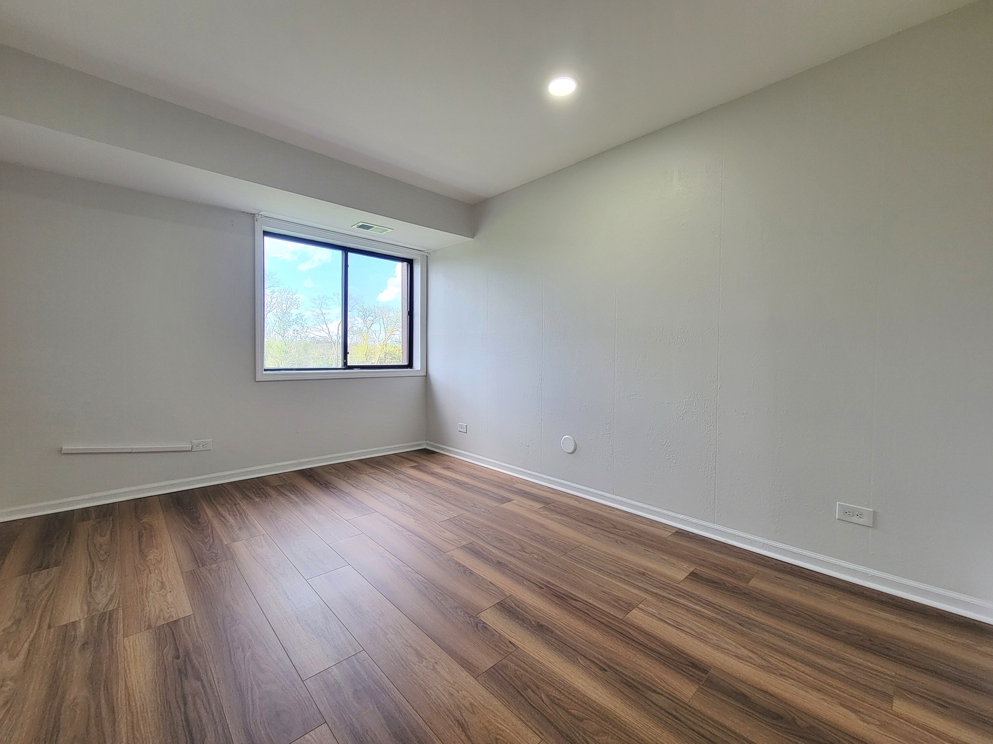 250 W PARLIAMENT Place #307, Mount Prospect, IL 60056