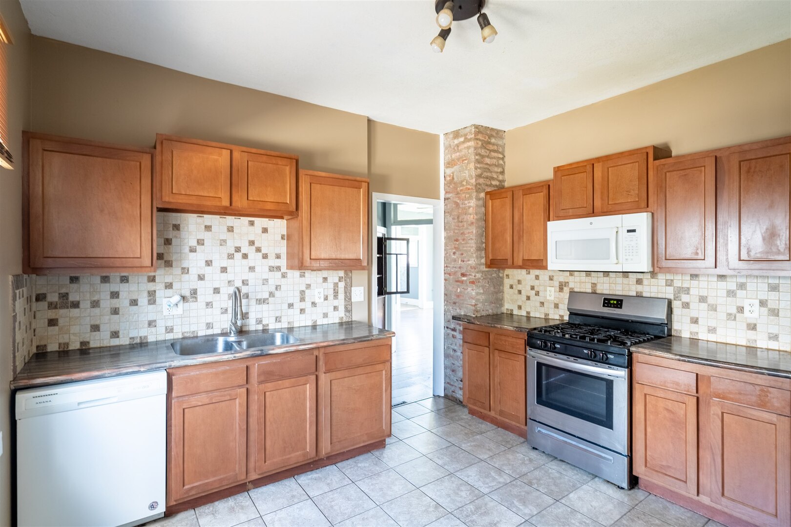 902 W Grove Street, Bloomington, IL 61701