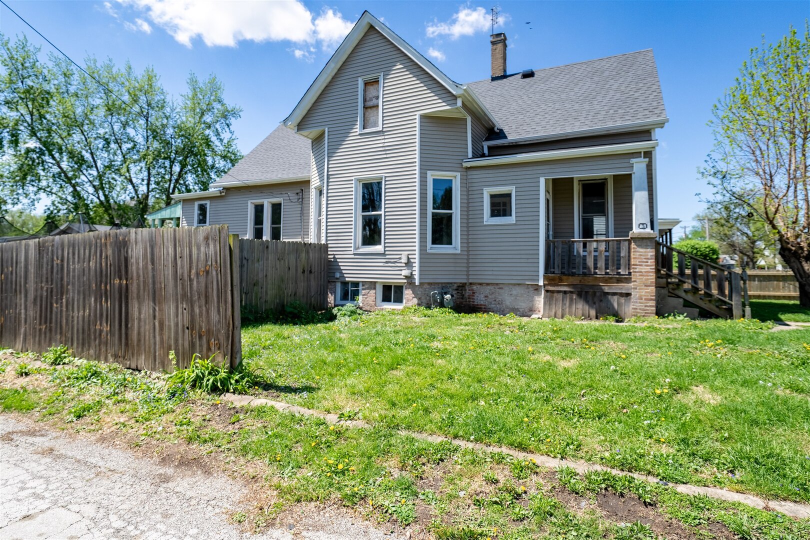 902 W Grove Street, Bloomington, IL 61701