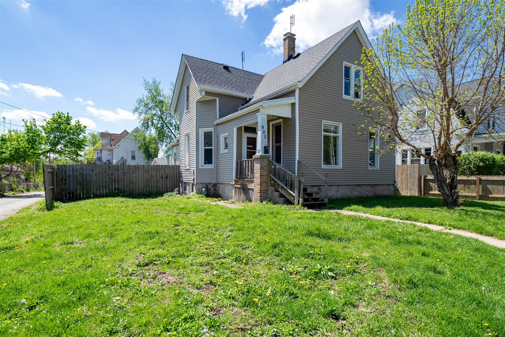 902 W Grove Street, Bloomington, IL 61701