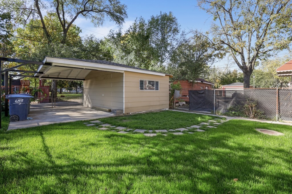 1702 S 4th Avenue, Maywood, IL 60153