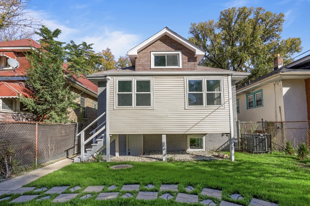 1702 S 4th Avenue, Maywood, IL 60153