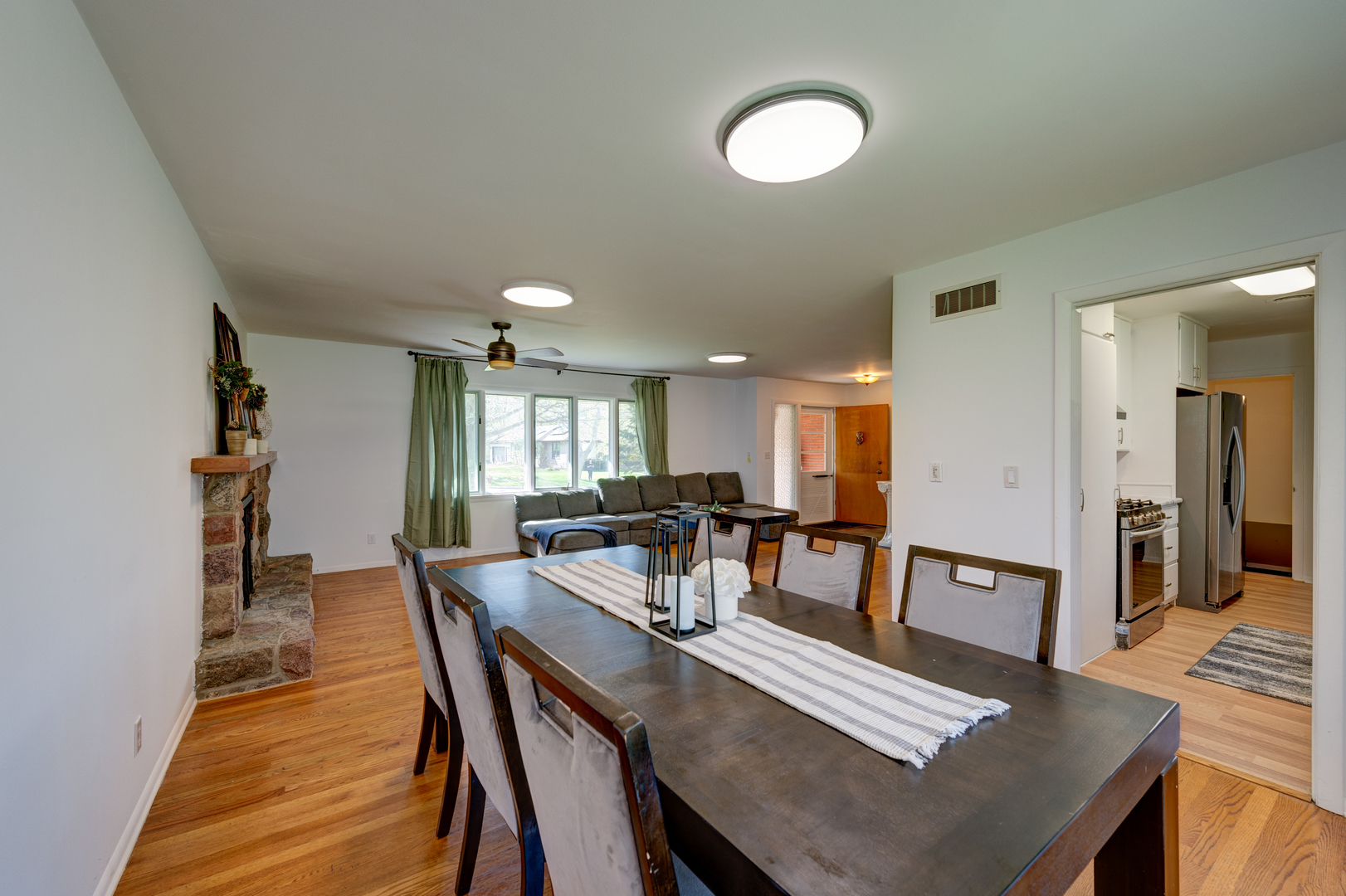 400 Becking Avenue, Woodstock, IL 60098