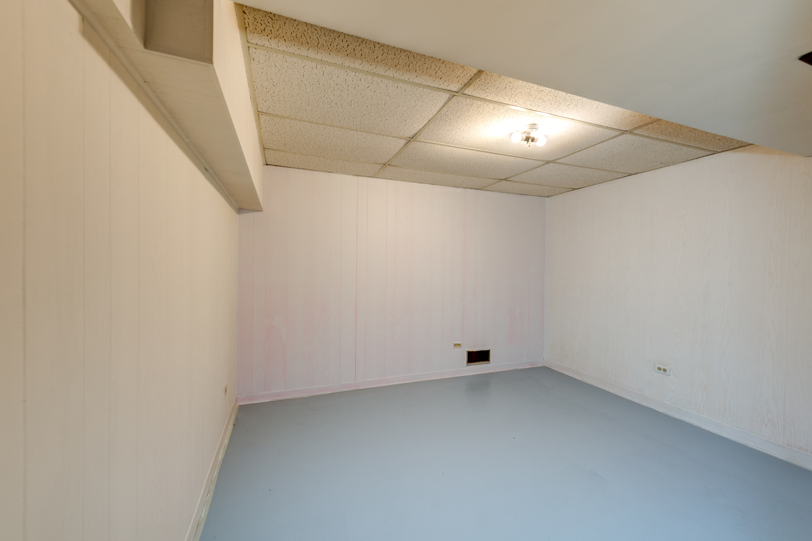 400 Becking Avenue, Woodstock, IL 60098