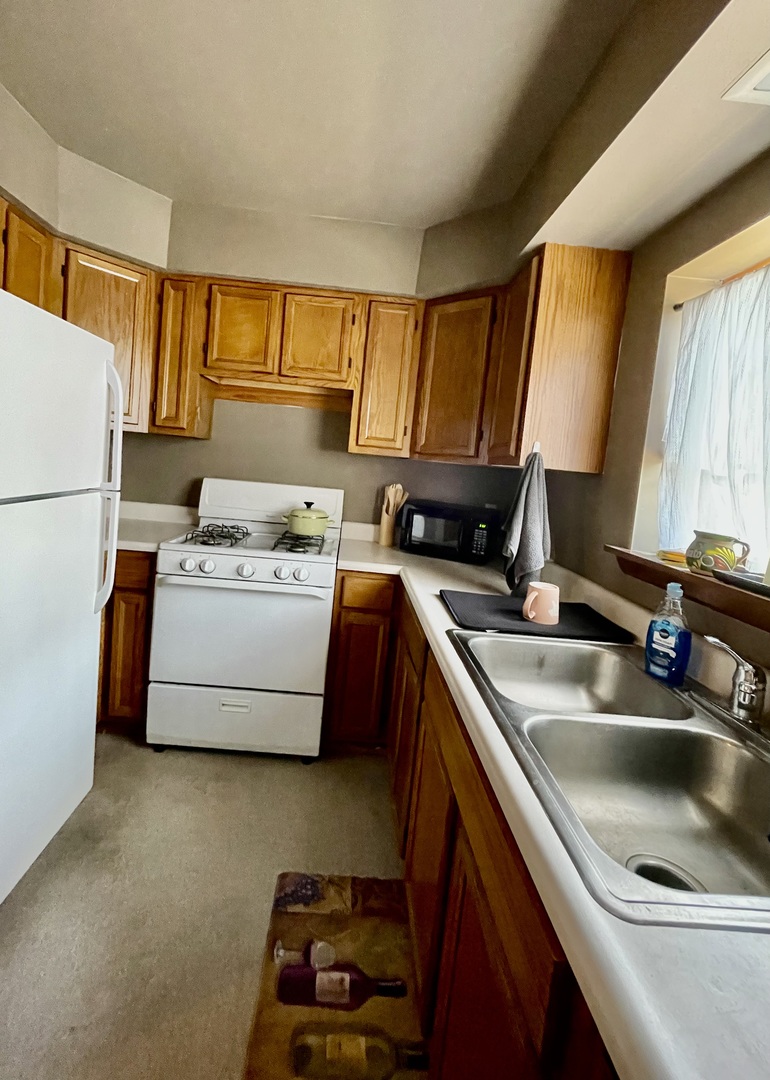 76 Washington Street #B, Oswego, IL 60543