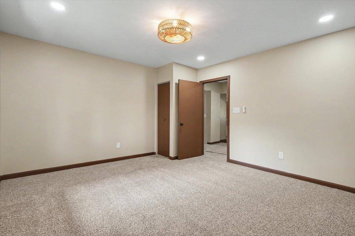 2 Walton Place, Normal, IL 61761