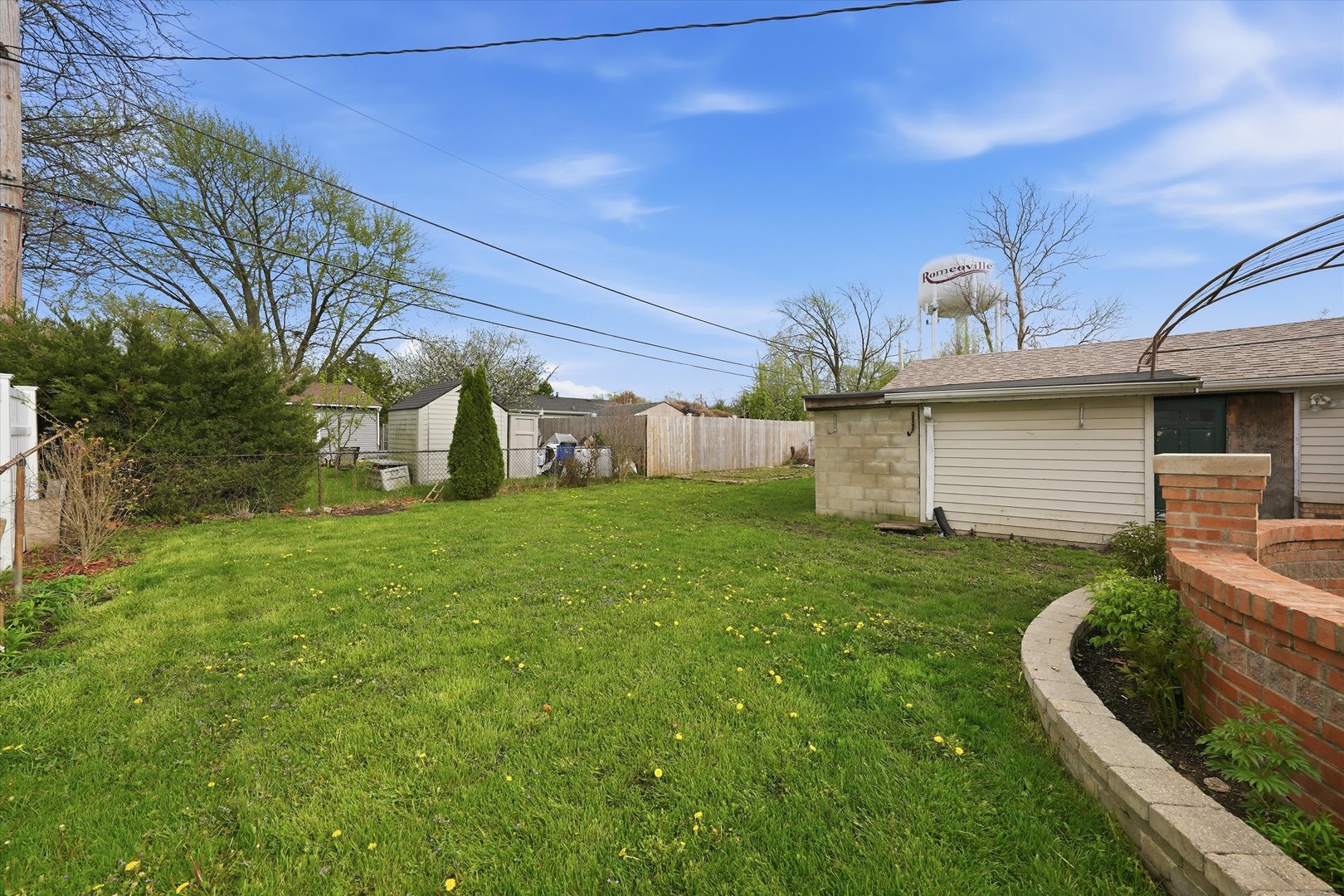 327 Fremont Avenue, Romeoville, IL 60446