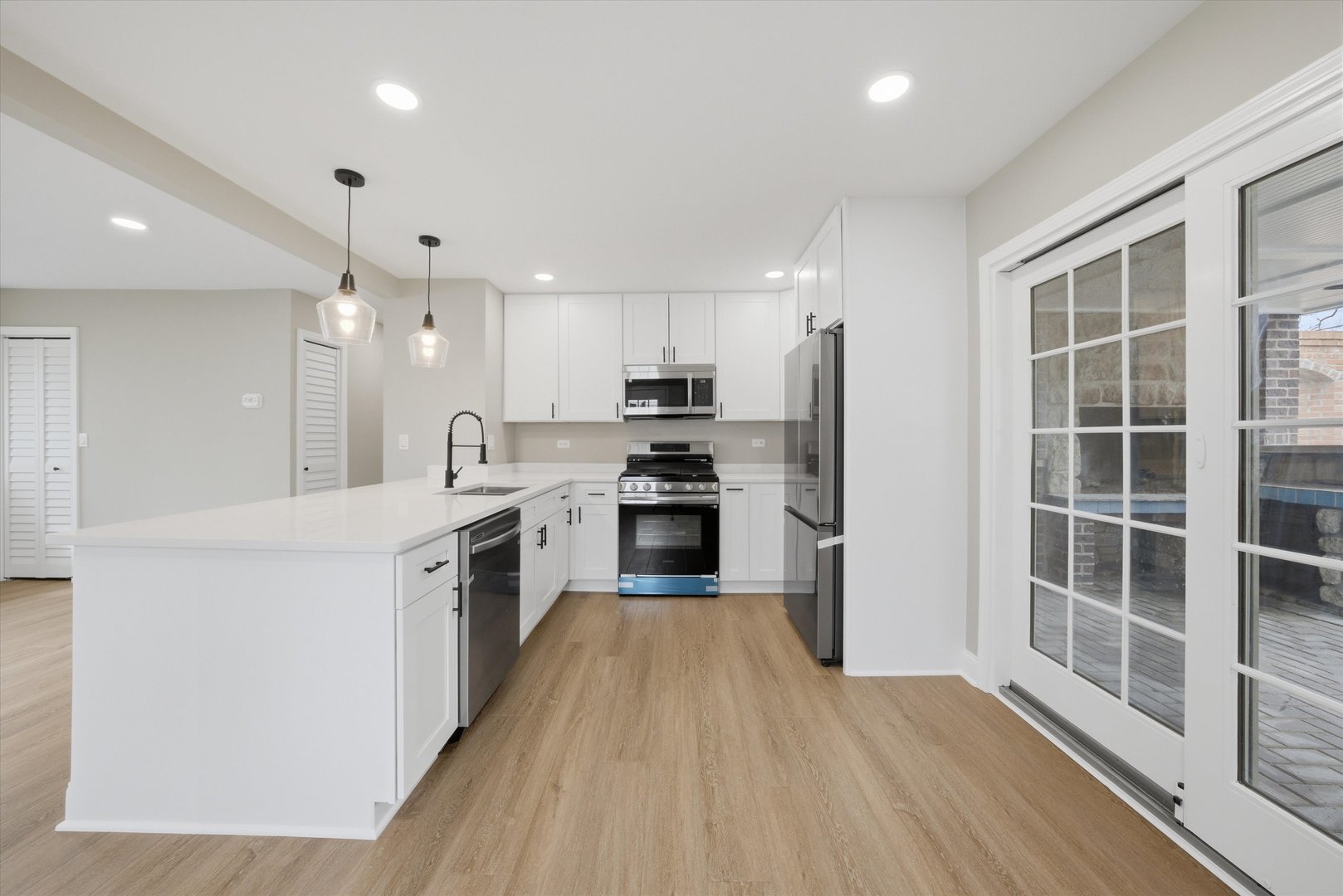 327 Fremont Avenue, Romeoville, IL 60446