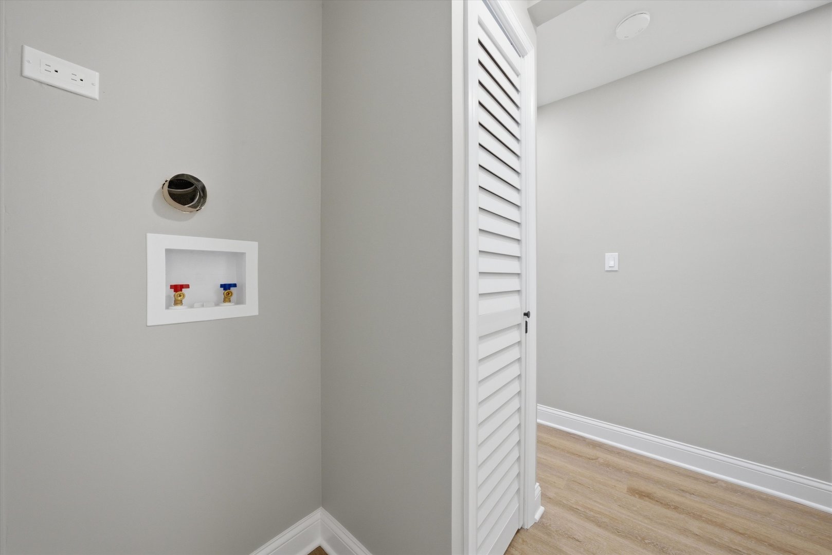 327 Fremont Avenue, Romeoville, IL 60446