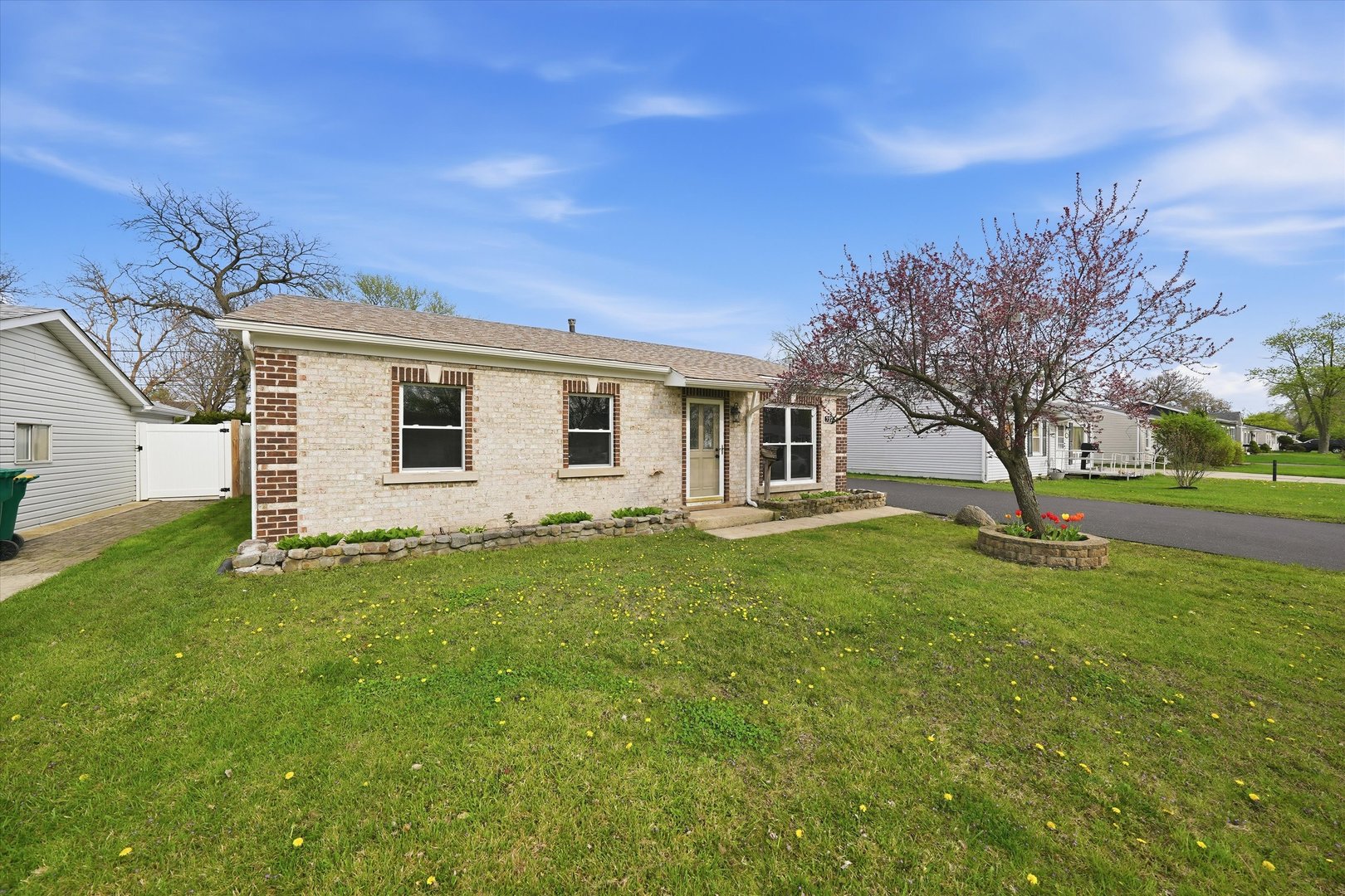 327 Fremont Avenue, Romeoville, IL 60446