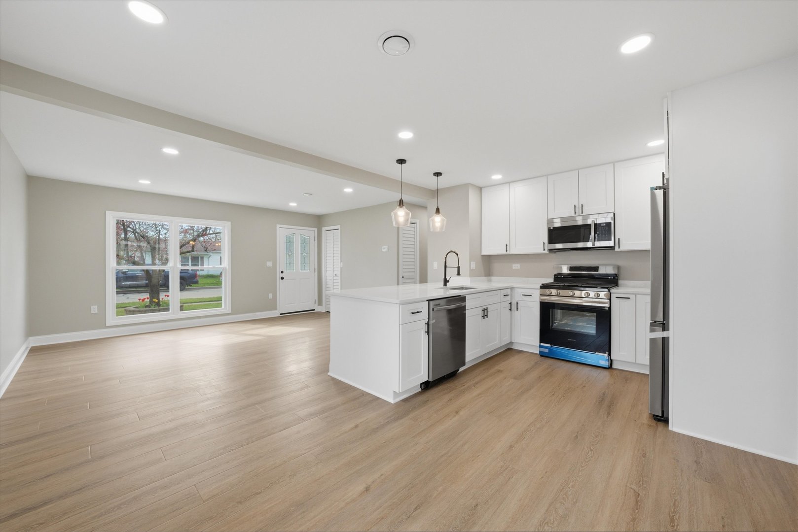 327 Fremont Avenue, Romeoville, IL 60446