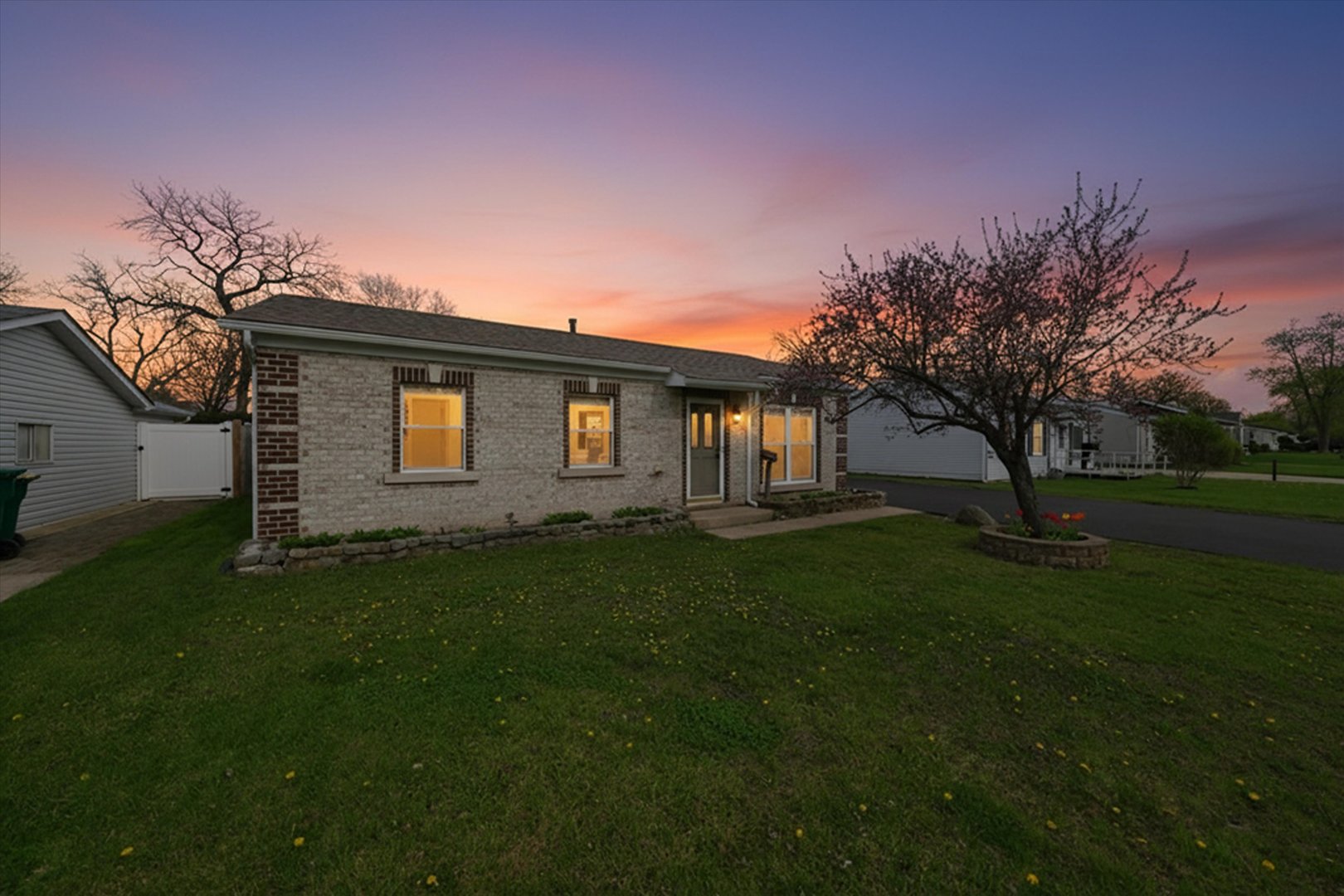 327 Fremont Avenue, Romeoville, IL 60446