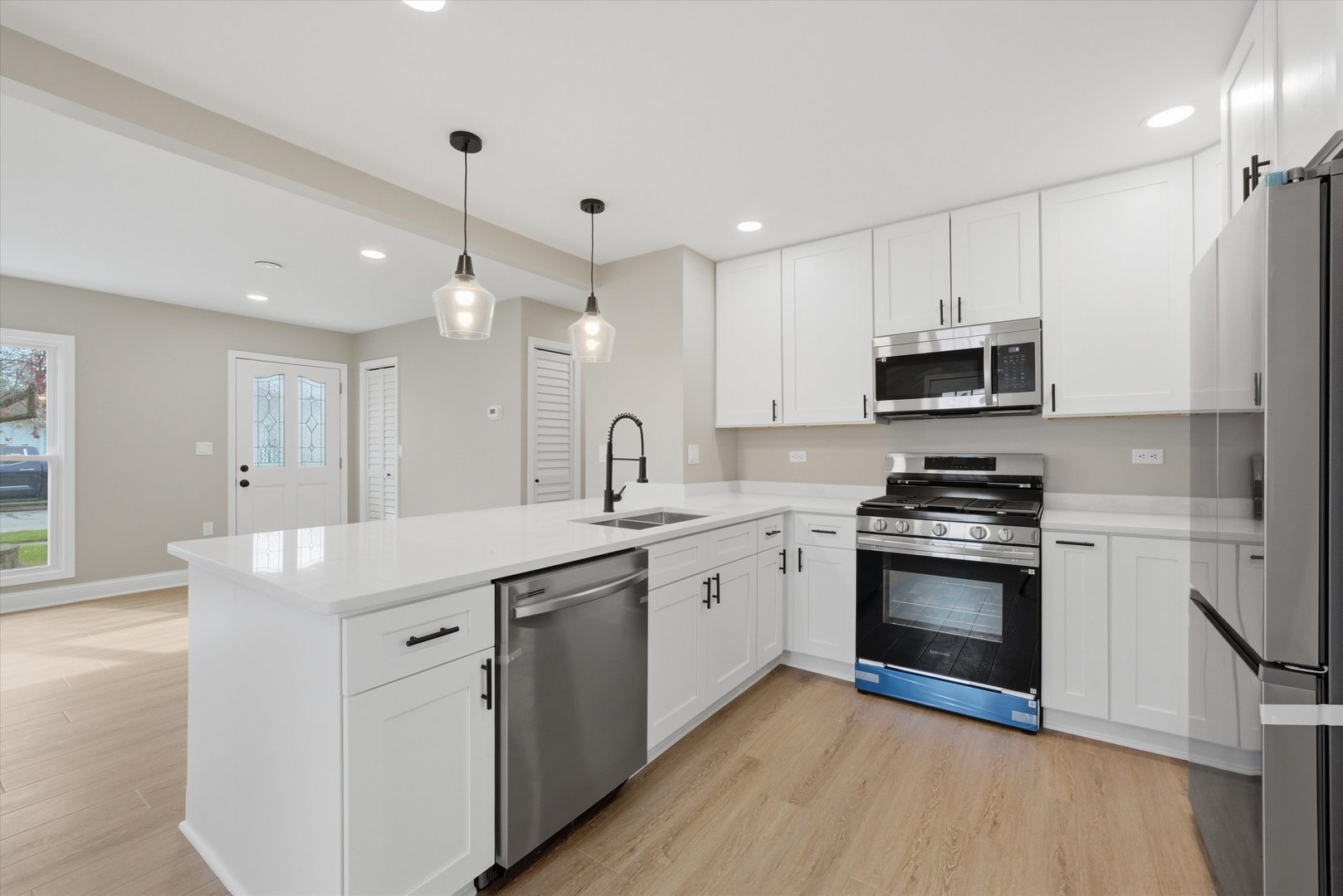 327 Fremont Avenue, Romeoville, IL 60446