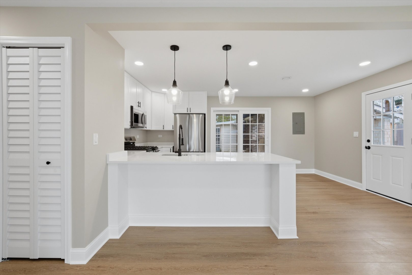 327 Fremont Avenue, Romeoville, IL 60446