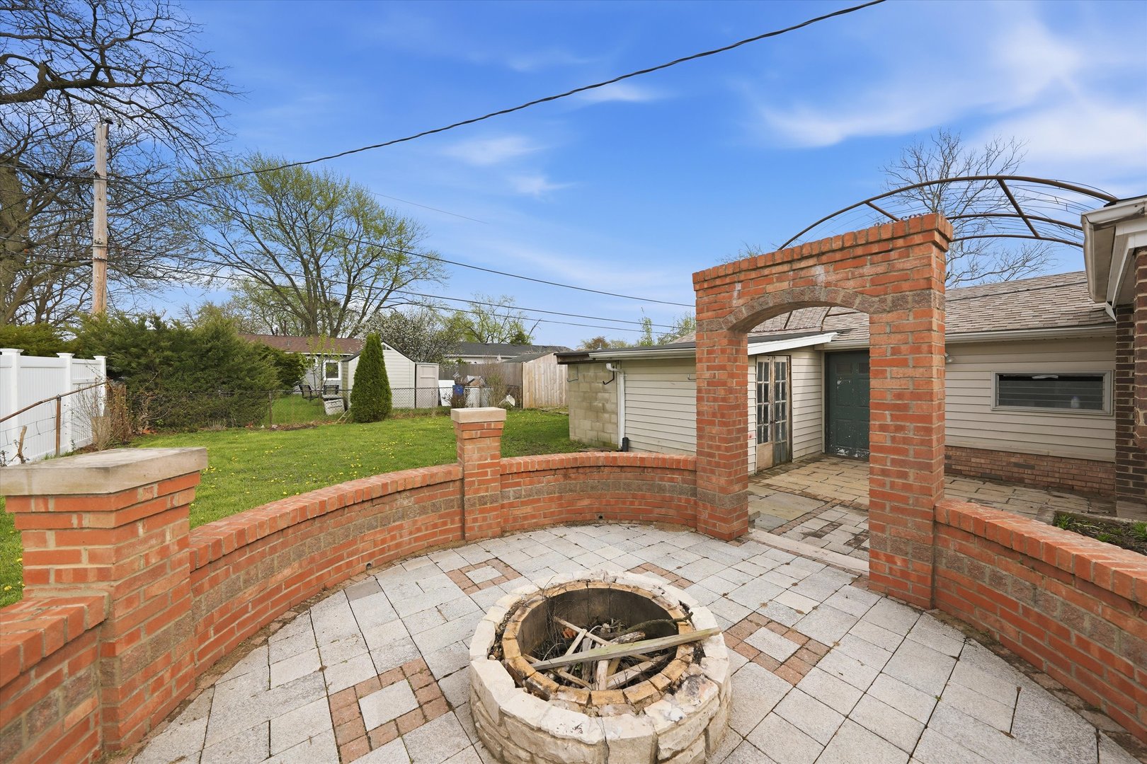 327 Fremont Avenue, Romeoville, IL 60446