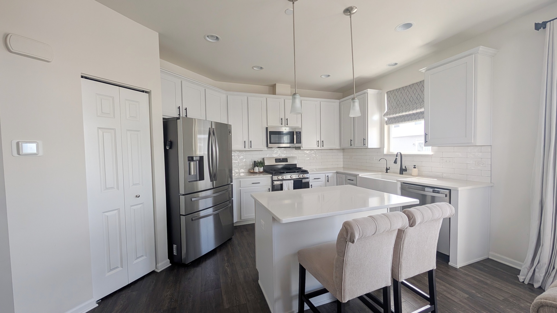 29W730 Cambridge Court #730, Warrenville, IL 60555