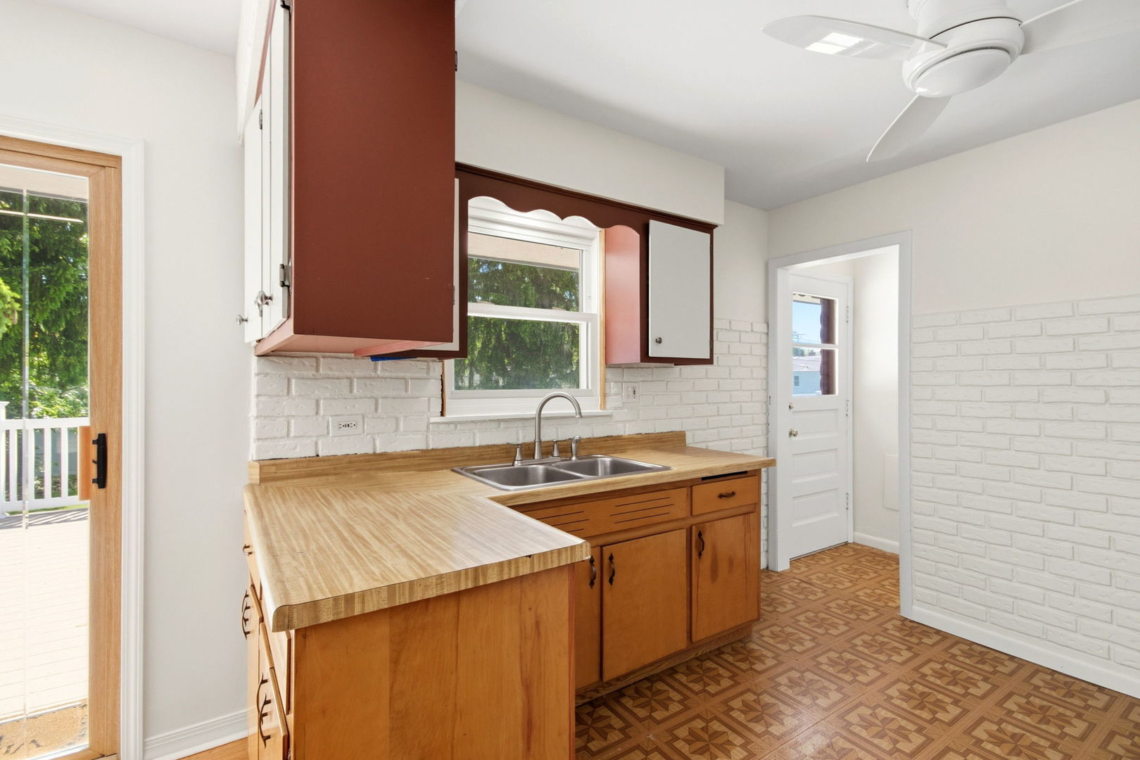 75 S 2nd Avenue, Lombard, IL 60148
