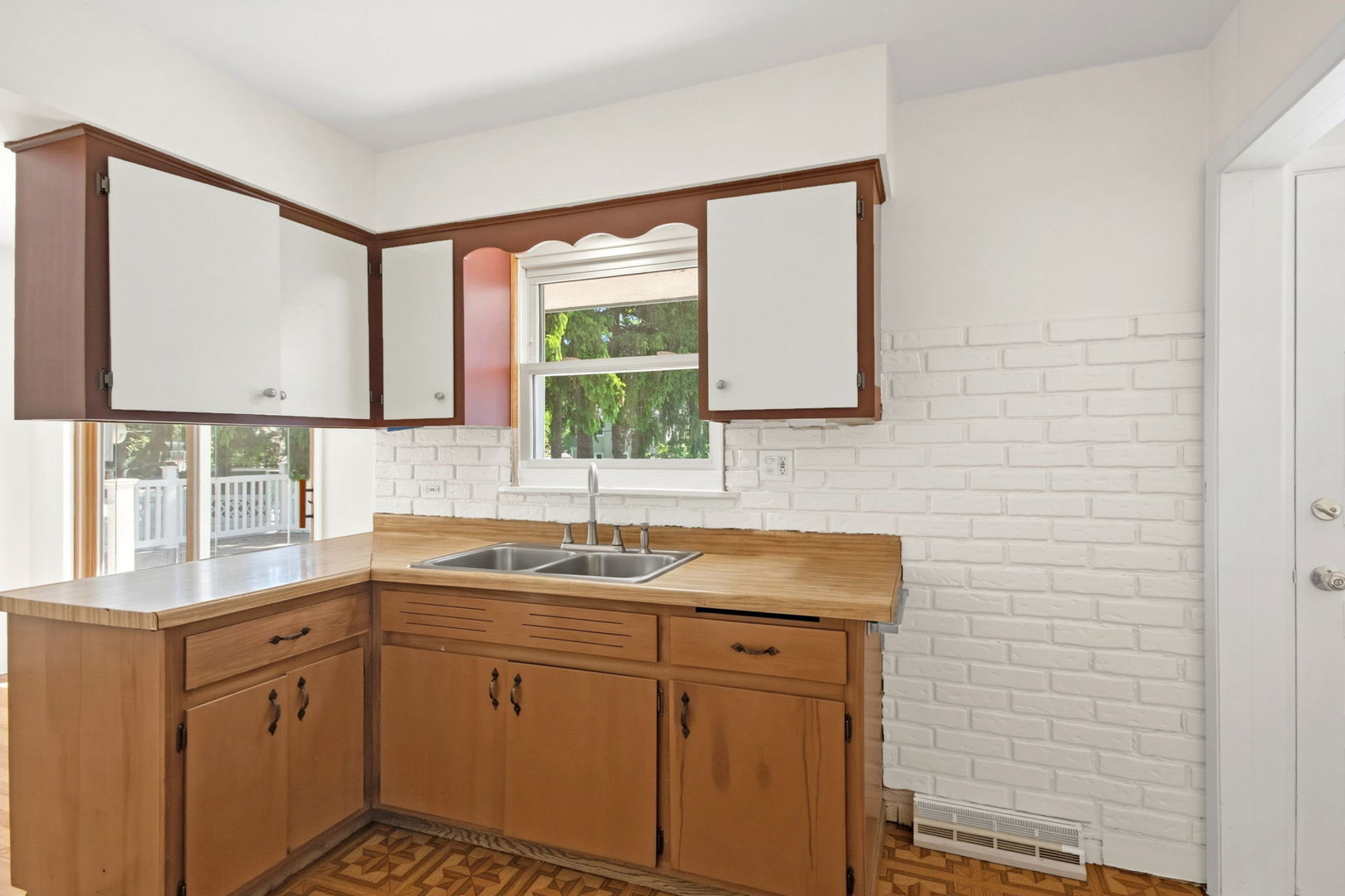 75 S 2nd Avenue, Lombard, IL 60148