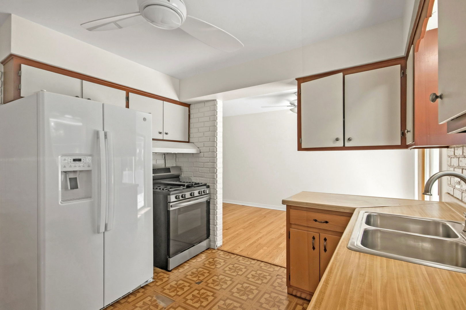 75 S 2nd Avenue, Lombard, IL 60148