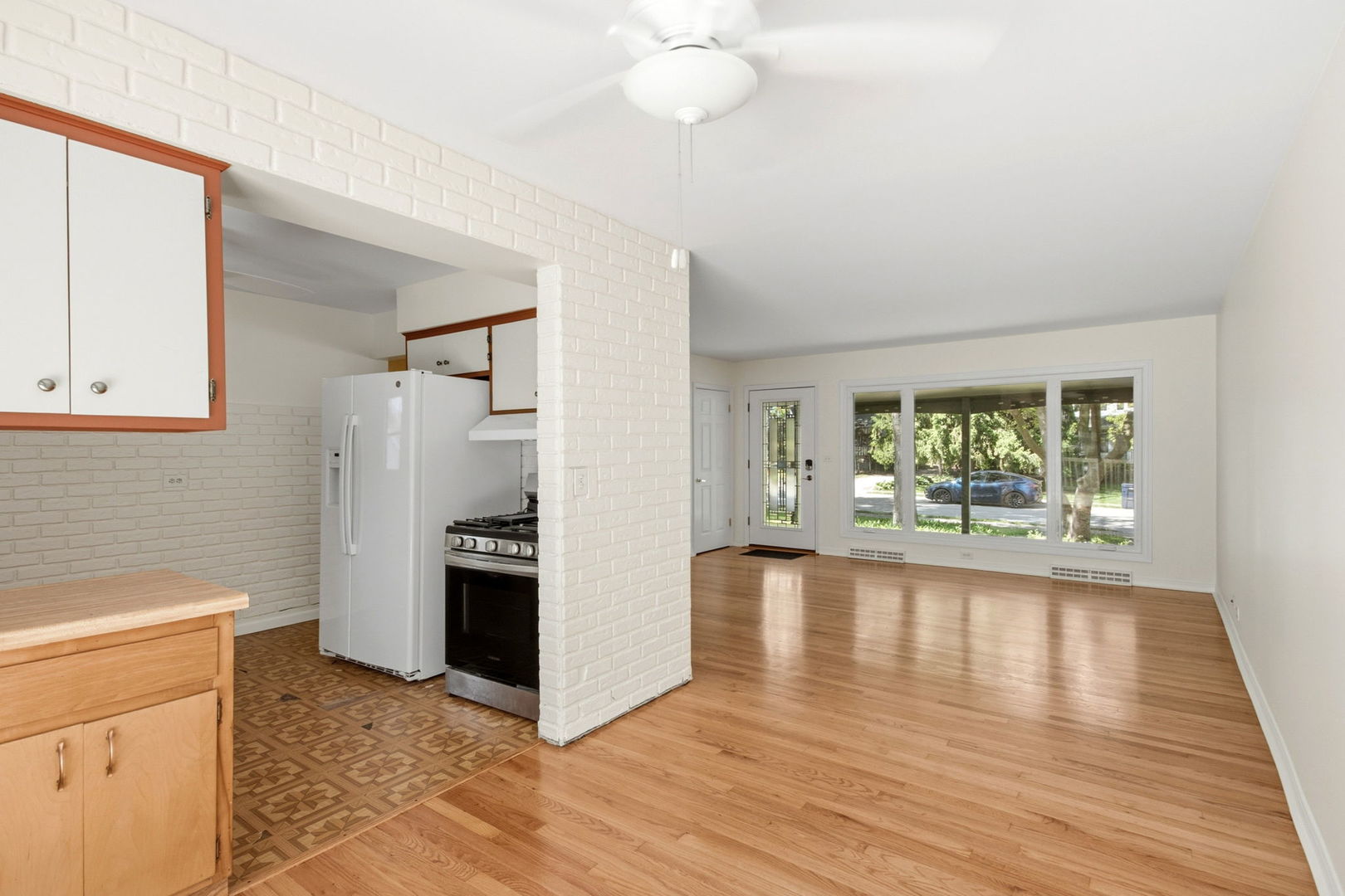 75 S 2nd Avenue, Lombard, IL 60148